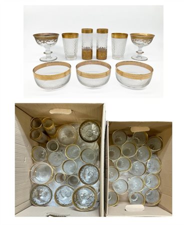 Lotto composto da numerosi bicchieri e ciotole di diversa forma e decoro con bo