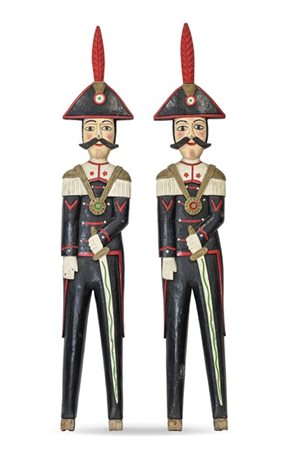 Coppia di silhouette in legno intagliato e dipinto in policromia raffiguranti c