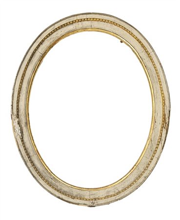 Cornice ovale in legno laccato e dorato con profilo baccellato. Secolo XIX (cm