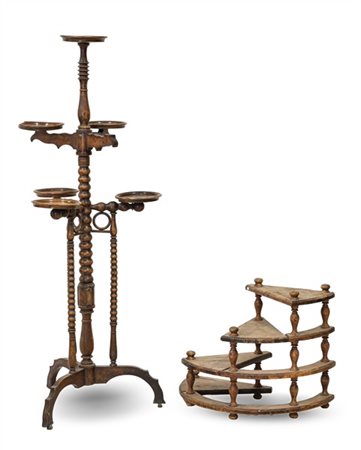 Lotto composto da una scaletta da biblioteca in legno tornito a quattro gradini