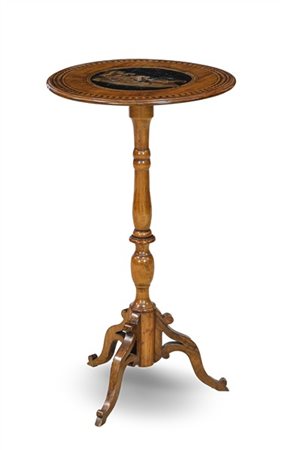 Tavolino con piano decorato da intarsi e raffigurante carro con figure entro ri