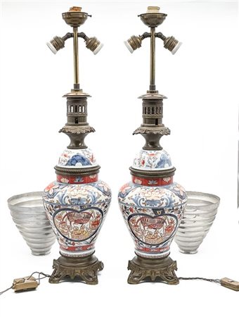 Coppia di potiche in porcellana Imari con coperchi
Giappone, secolo XX
Montate