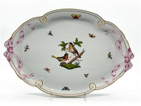 Manifattura di Herend, secolo XX. Vassoio ovale a profilo mistilineo in porcell