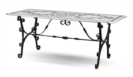 Tavolo da veranda con piano sagomato in commesso di marmi vari decorato a volut