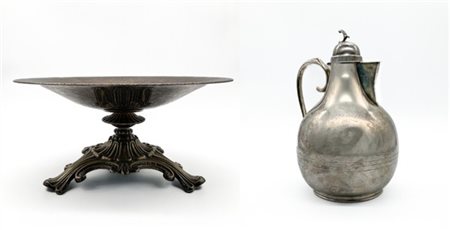 Lotto composto da un'alzata in metallo con piatto a corpo liscio e sostegno tri