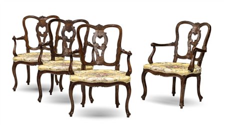 Gruppo di quattro antiche poltrone venete in noce con schienale a giorno intagl