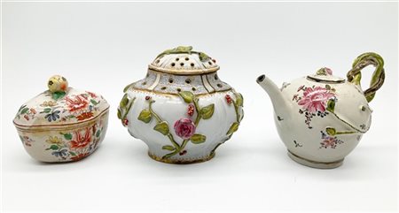 Manifatture differenti, secolo XVIII- XIX. Lotto composto da una zuccheriera co