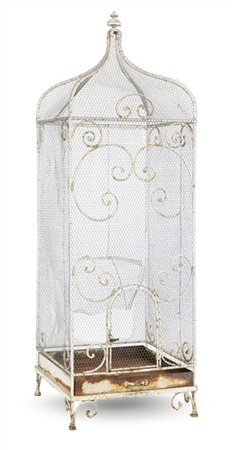 Voliera in ferro battuto e ritorto a volute con sommità cuspidata e base con ca