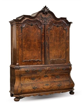 Mobile a doppio corpo lastronato in mogano e radica, parte inferiore a quattro