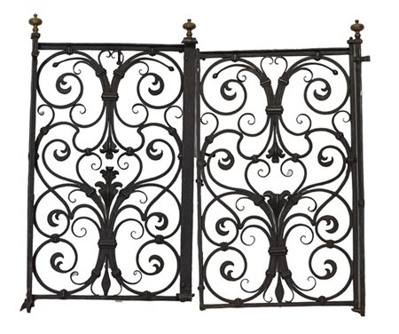 Cancelletto da balaustra in ferro battuto a doppio sportello con decorazione a