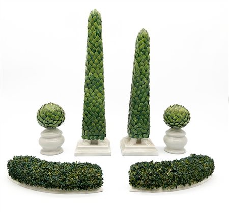 Lotto composto da sei elementi di decorazione per la tavola in ceramica policro