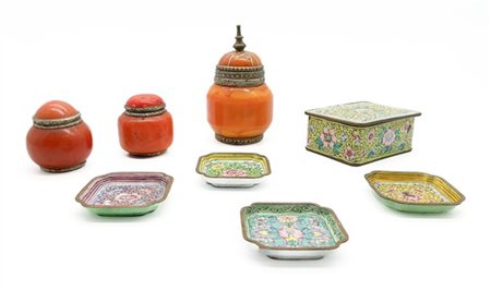 Manifatture orientali. Lotto composto da contenitori con coperchi marocchini (h