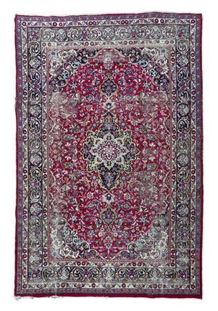 Tappeto Keshan, Persia, secolo XX. Decoro con medaglione con puntali su fondo r