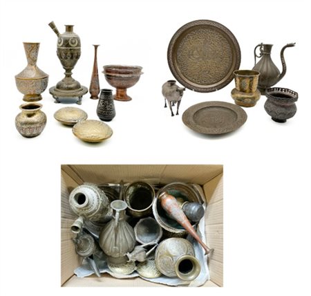 Manifatture mediorientali, secolo XIX-XX. Lotto composto da numerosi oggetti in