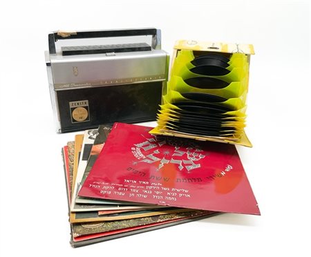 Cartone contenente uno stereo di marca Zenith "Trans-Oceanic" FM - AM Multiband