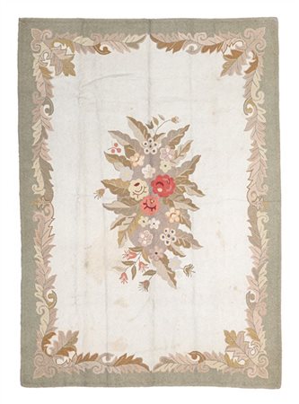 Tappeto Bouclè, Francia, inizio secolo XX. Decoro con grande bouquet di fiori s