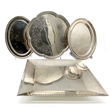 Cartone contenente numerosi vassoi in metallo argentato di misure e decori dive