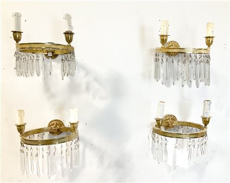 Gruppo di quattro applique in bronzo ad anello con attaccatura a testa leonina