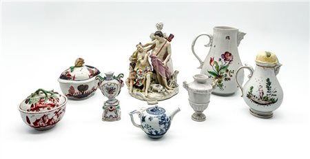 Manifatture diverse, secolo XVIII. 
Lotto in porcellana composto da un gruppo m