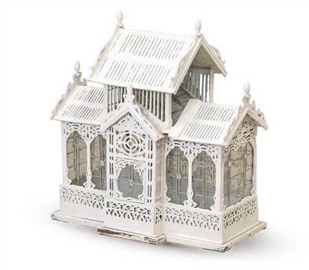 Voliera in legno traforato e smaltato bianco di struttura architettonica, inizi