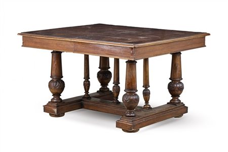 Tavolo da centro con gambe bugnate riunite da traverse modanate (cm 135x80x118,