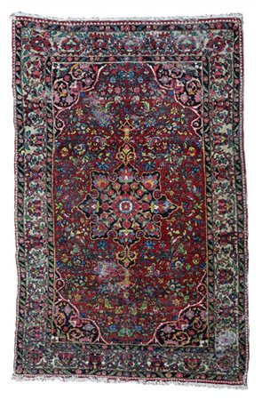Tappeto Teheran, Persia, secolo XX. Decoro con medaglione polilobato con puntal