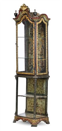 Vetrinetta a due corpi in legno intagliato, laccato e dorato a motivi geometric