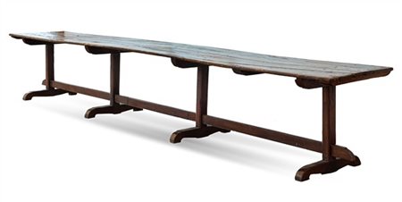 Grande tavolo da refettorio di forma rettangolare a quattro sostegni squadrati