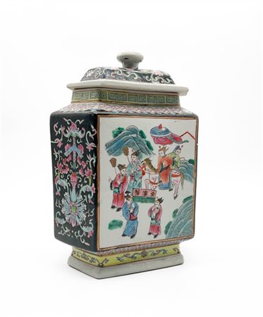 Vaso di forma esagonale con coperchio in porcellana policroma Famiglia Rosa dec