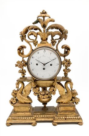 Joseph Flatzer in Gratz. 
Pendola da appoggio in legno intagliato e dorato con