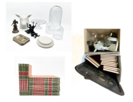 Due cartoni contenenti numerosi oggetti in vetro, porcellana e altri materiali,