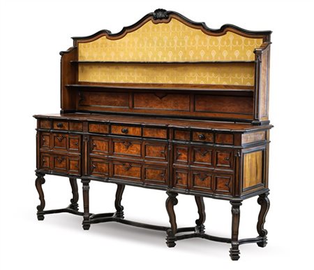 Buffett con alzata a piattaia in noce e radica con profili ebanizzati, fronte m