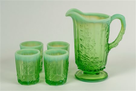 Set di quattro bicchieri e una brocca