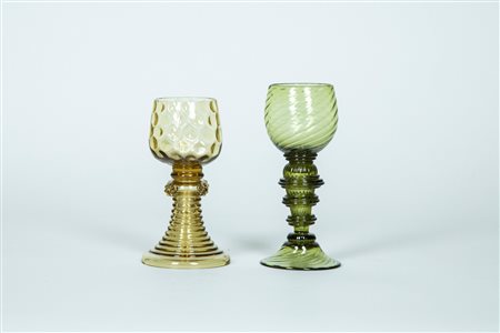 Due calici in vetro nei toni del verde