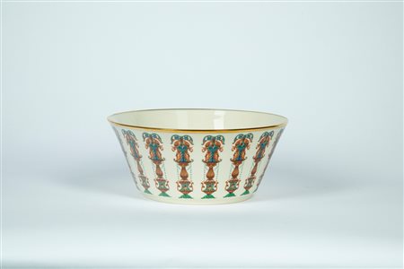 Lenox Made in USA. Insalatiera in porcellana a bordo dorato con decoro policromo a candelabra di gusto rinascimentale. Secolo XX