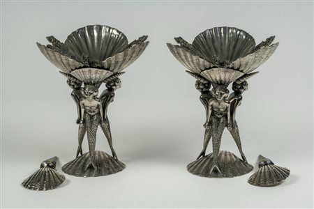 Figura Piero per Atena, Coppia di porta caviale in peltro argentato con cucchiaio mancante delle ciotole in vetro