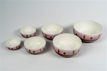 Set di sei ciotole in ceramica smaltata nei toni del marrone e del rosa di misure differenti, Germany, 20th century
