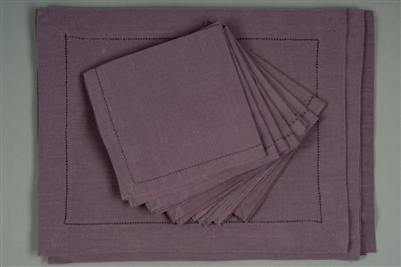 Otto tovagliette all'americana in lino viola con otto tovaglioli, Marinette, Francia, Saint Tropez