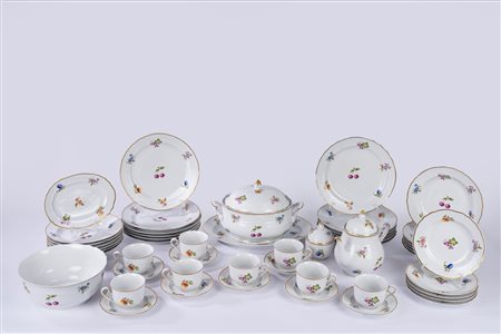 Servizio in porcellana con decoro a frutti, Danubio, Ungheria