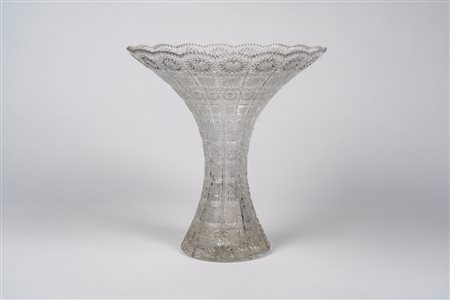 Vaso in cristallo incolore inciso a fiori stilizzati, Boemia, secolo XX