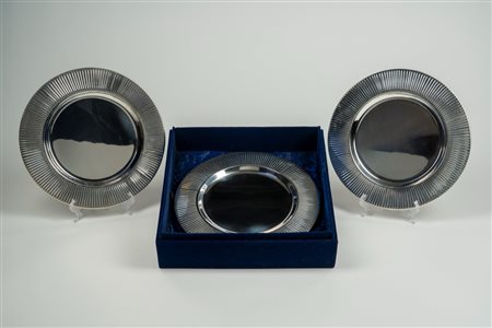 Sei sottopiatti in metallo argentato con bordo scanalato