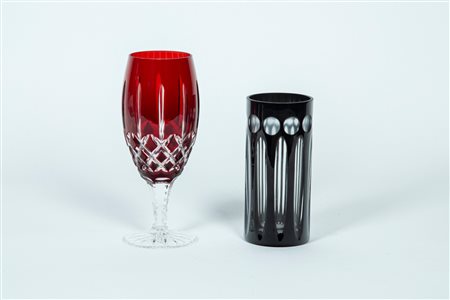 Un bicchiare alto e un calice da drink in cristallo trasparente e rosso nero, 20th century