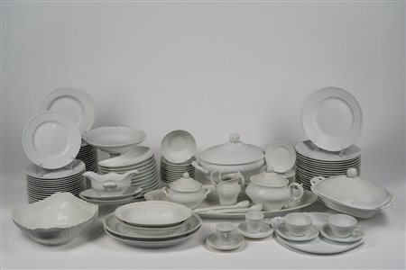 Servizio da tavola "Vecchio Ginori" in porcellana bianca con bordo costolato e a finto vimini. Richard Ginori, secolo XX