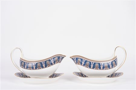 Coppia di salsiere in porcellana bianca decorata in policromia, Wedgwood