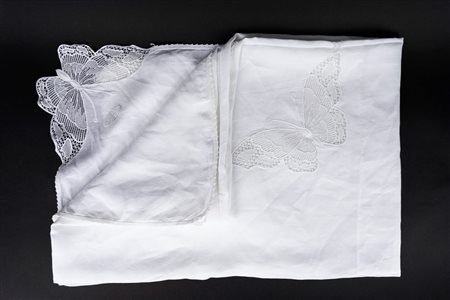 Grande tovaglia in lino ricamata a mano con motivi a farfalle