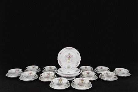 Servizio da consommè in porcellana bianca con decoro floreale rosa, A. Giraud, Limoges France