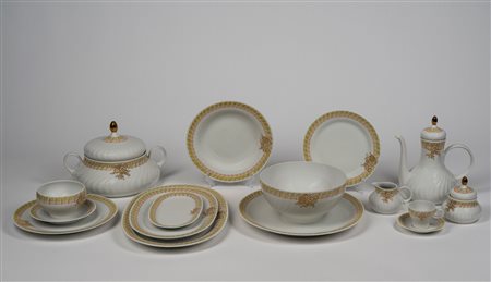 Servizio in porcellana da dodici con decoro dorato, Hutshenreuter, Germany