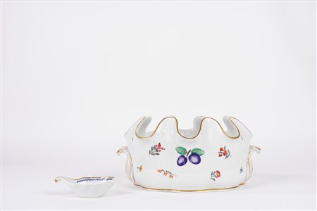 Lotto composto da grande rinfrescatoio e salierina in porcellana decorata a frutti, Richard Ginori, manifattura di Doccia, Florence