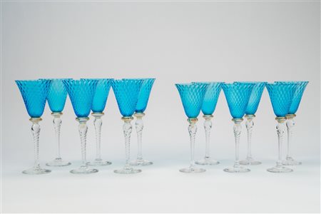 Sei calici da vino e sei da acqua in vetro di Murano azzurro e incolore