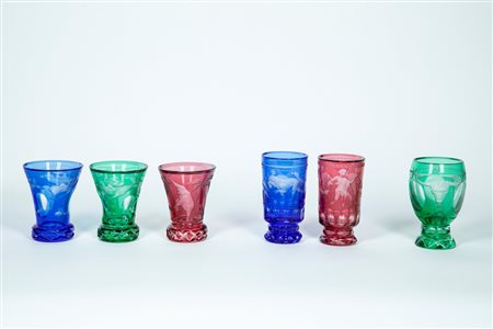 Sei bicchieri in cristallo policromo inciso a soggetti vari. Manifattura russa, metà secolo XX